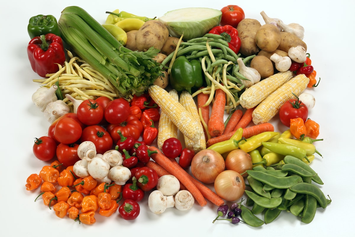 Frutti ricchi di fibre: mele, pere, banane, bacche e frutti di bosco